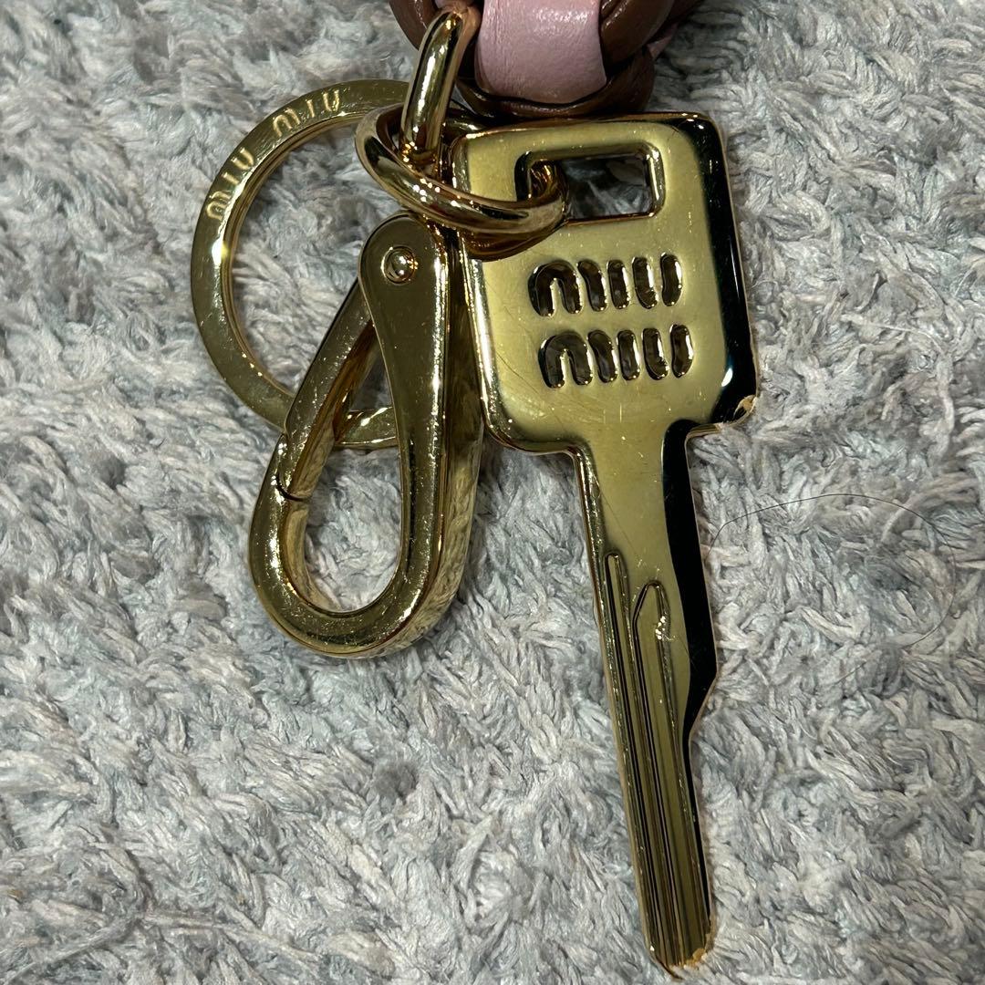 MIUMIU レザートリック　バックチャーム　キーホルダー　ピンク×ブラウン