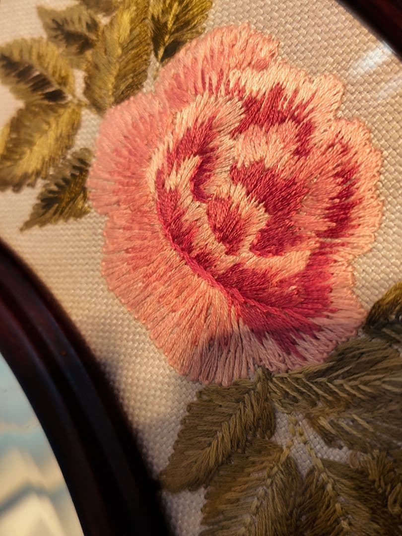 戸塚刺繍　 花柄　薔薇　楕円形ミラー　木製　額縁　刺繍　オーバル　アンテーク