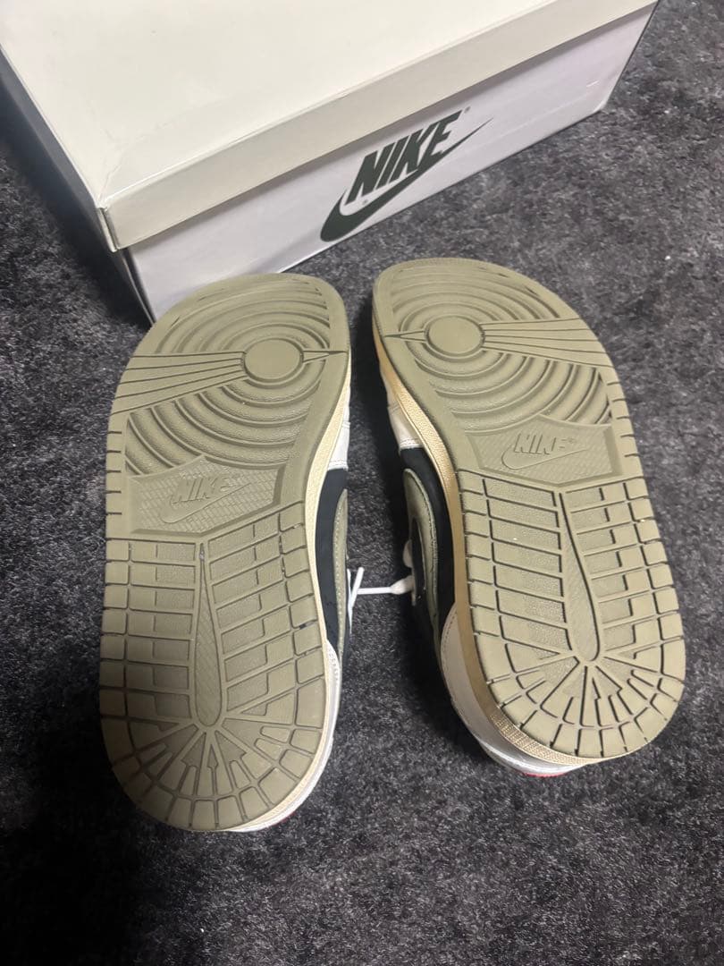 Travis Scott × Nike \"Medium Olive\"