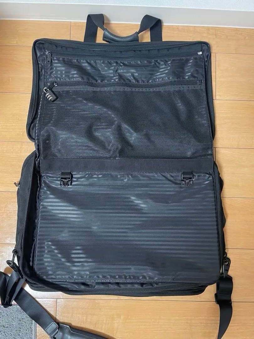 TUMI ガーメントバッグ ブラック　2677D3