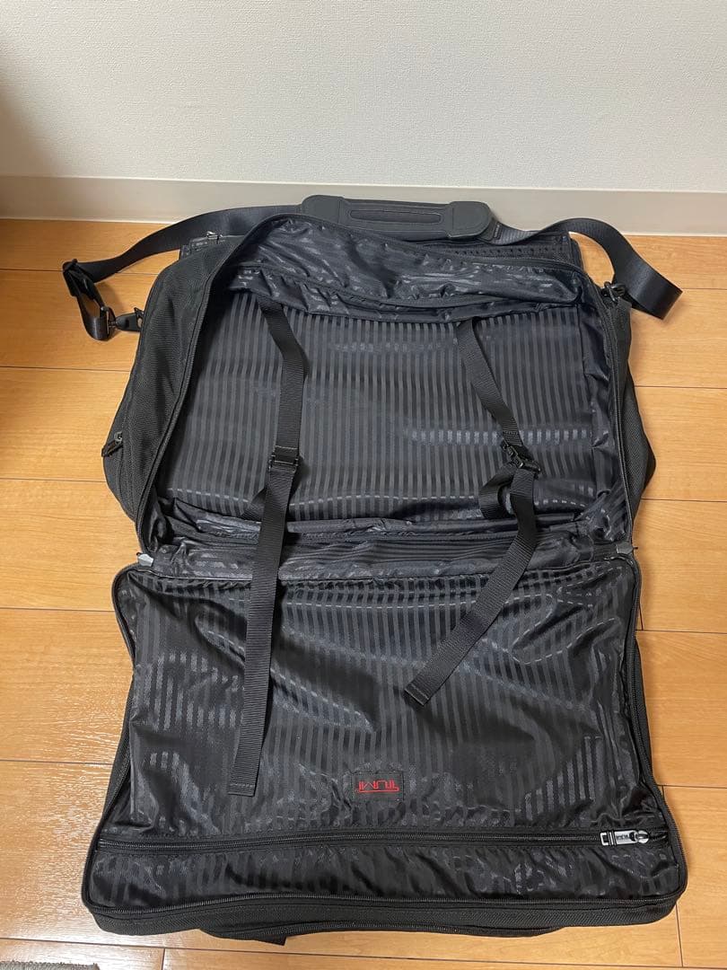TUMI ガーメントバッグ ブラック　2677D3