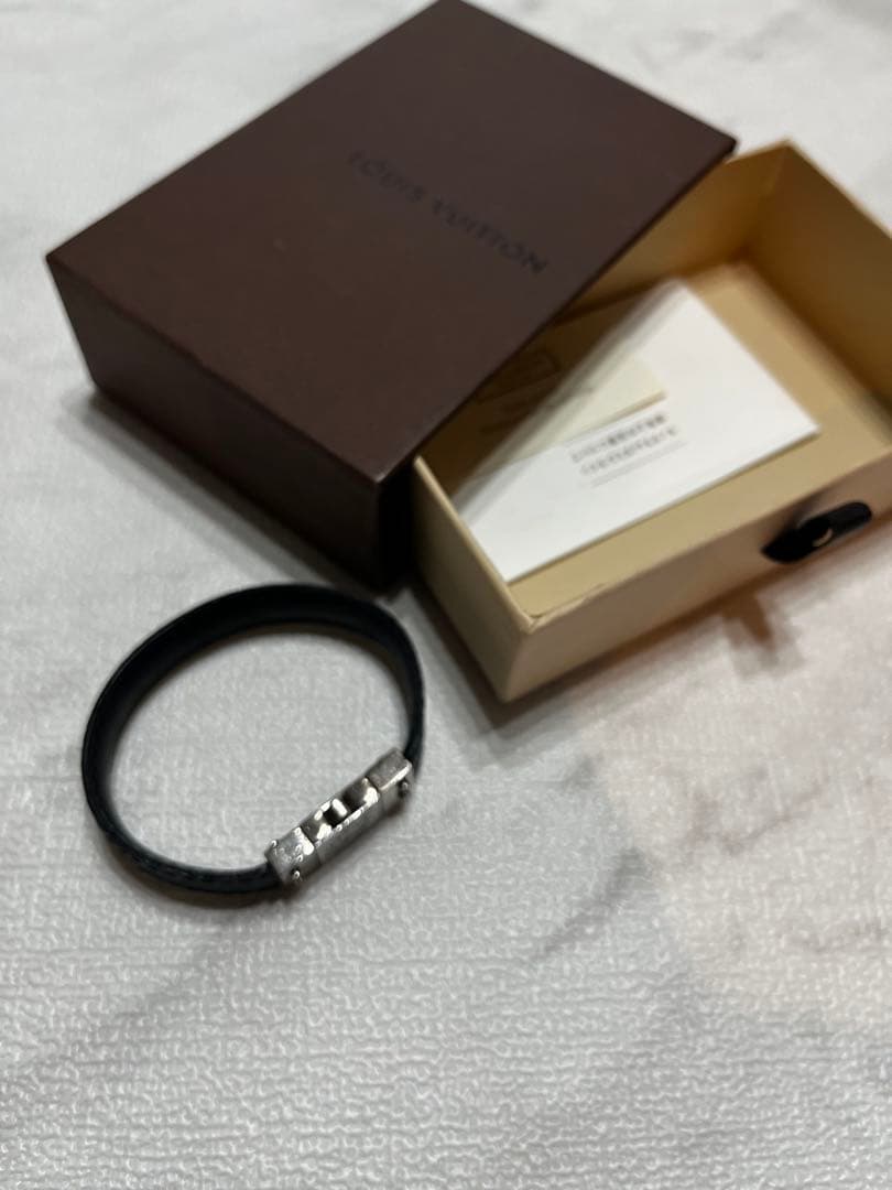 ハルズホーム　Louis Vuitton ブラックレザーバングル
