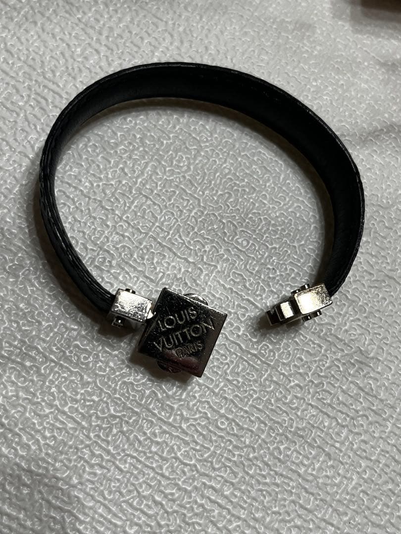 ハルズホーム　Louis Vuitton ブラックレザーバングル