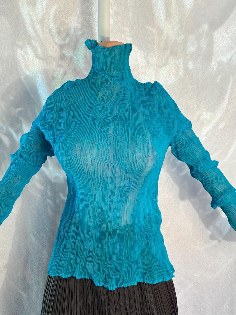 [希少] ISSEY MIYAKE しわプリーツ ライトブルートップス
