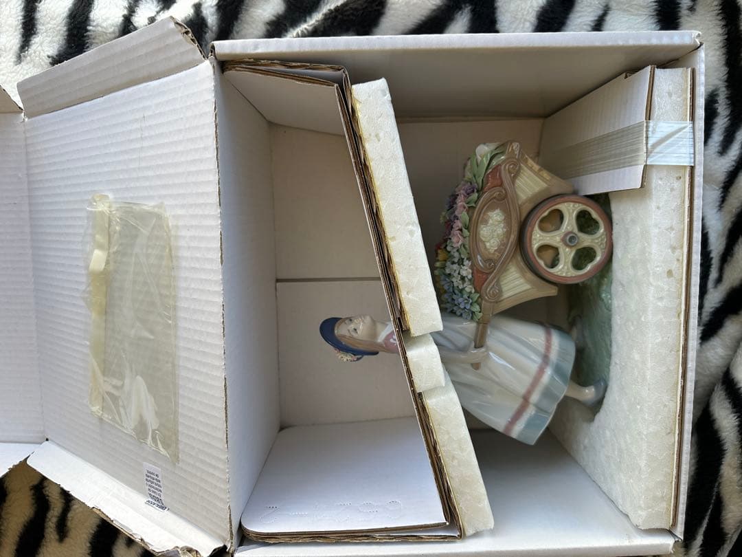 Lladro 少女と花車 置物