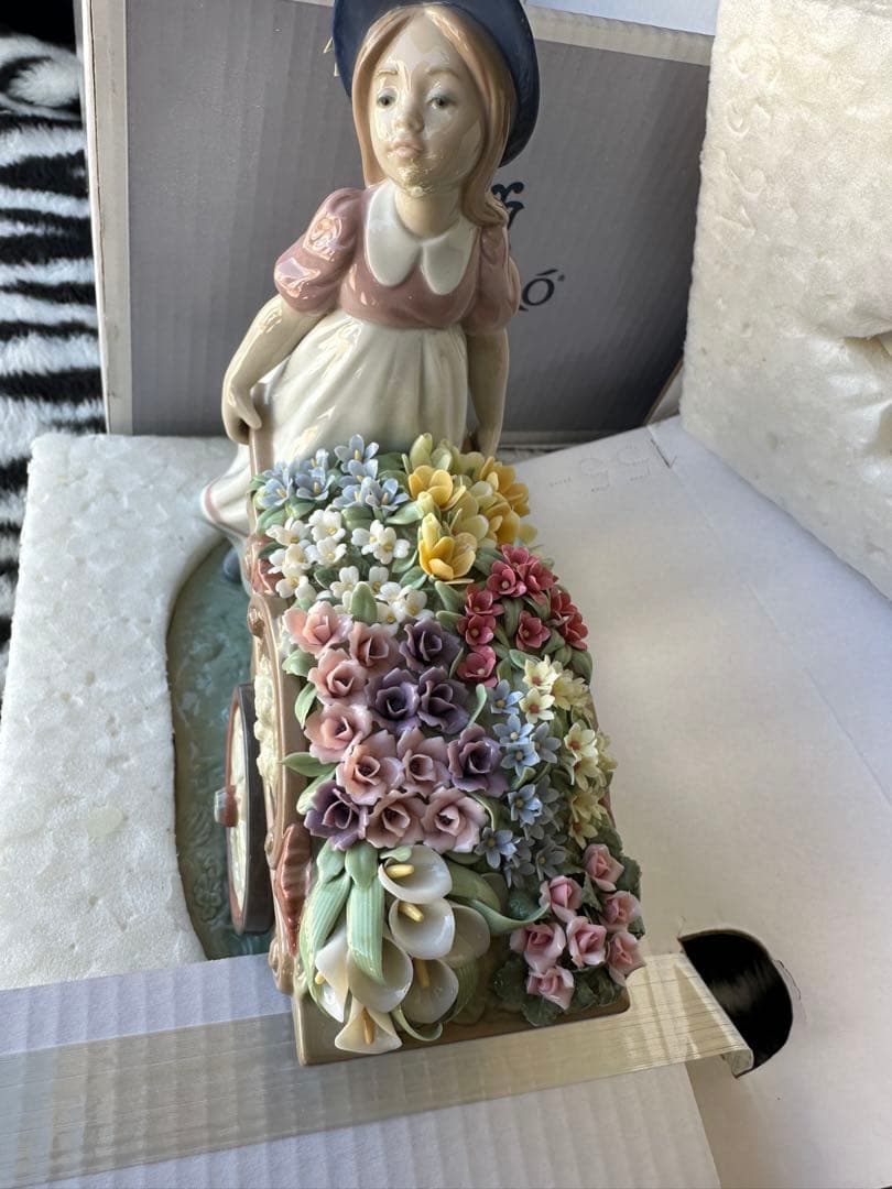 Lladro 少女と花車 置物