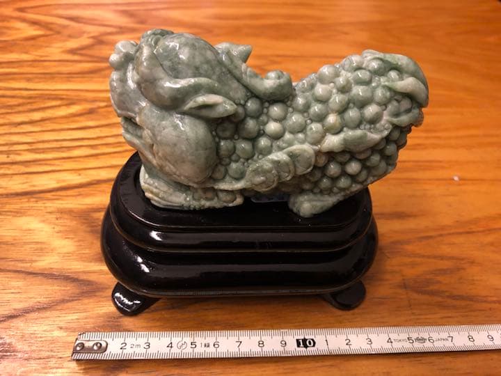 中国の翡翠の手彫り品　貔貅(ひきゅう)