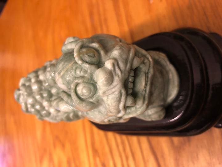 中国の翡翠の手彫り品　貔貅(ひきゅう)