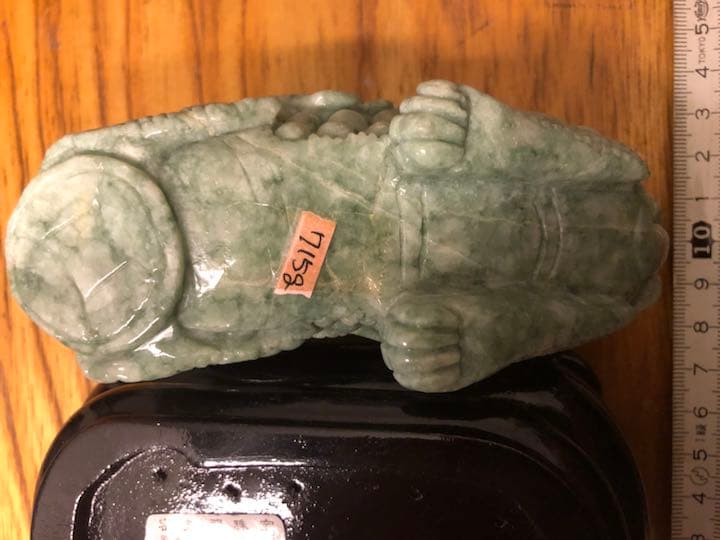 中国の翡翠の手彫り品　貔貅(ひきゅう)