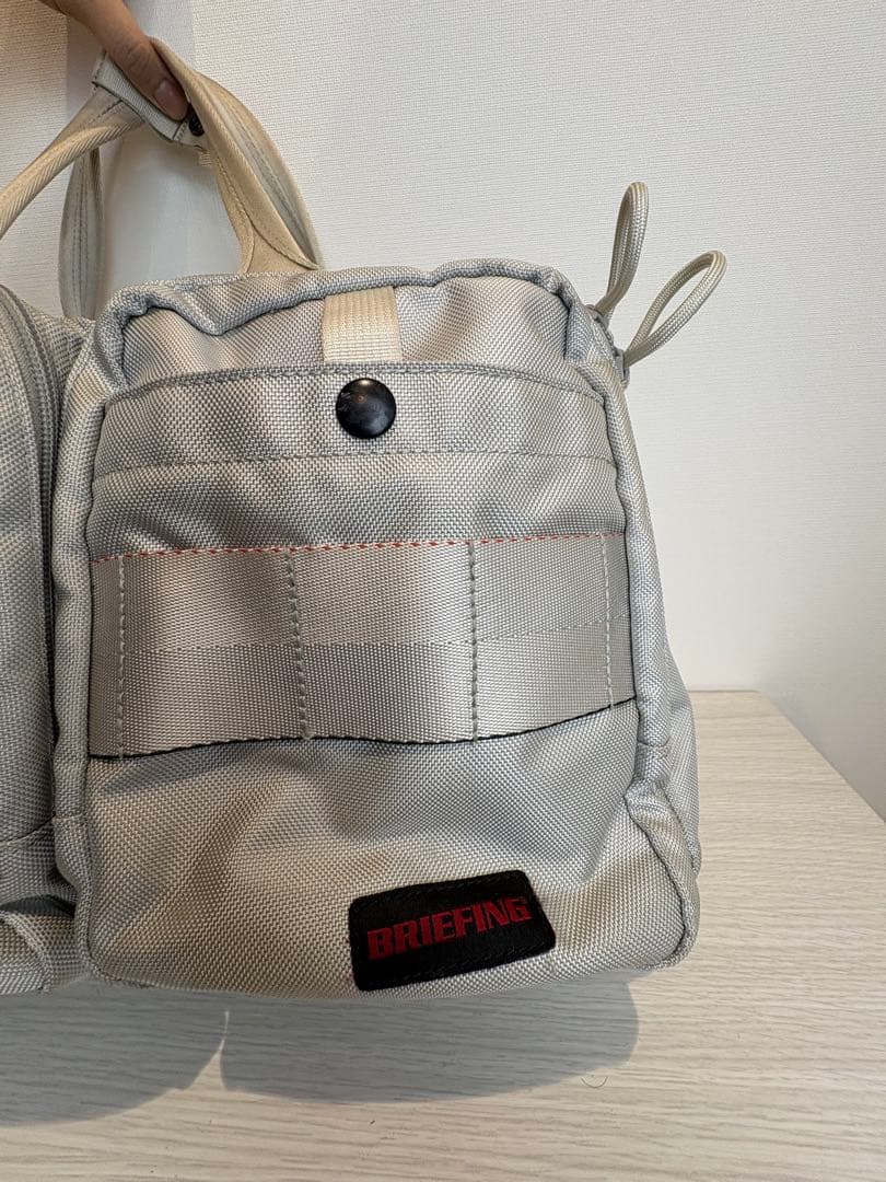 美品　定価5-6万？　BRIEFING シルバー中型ゴルフバッグ