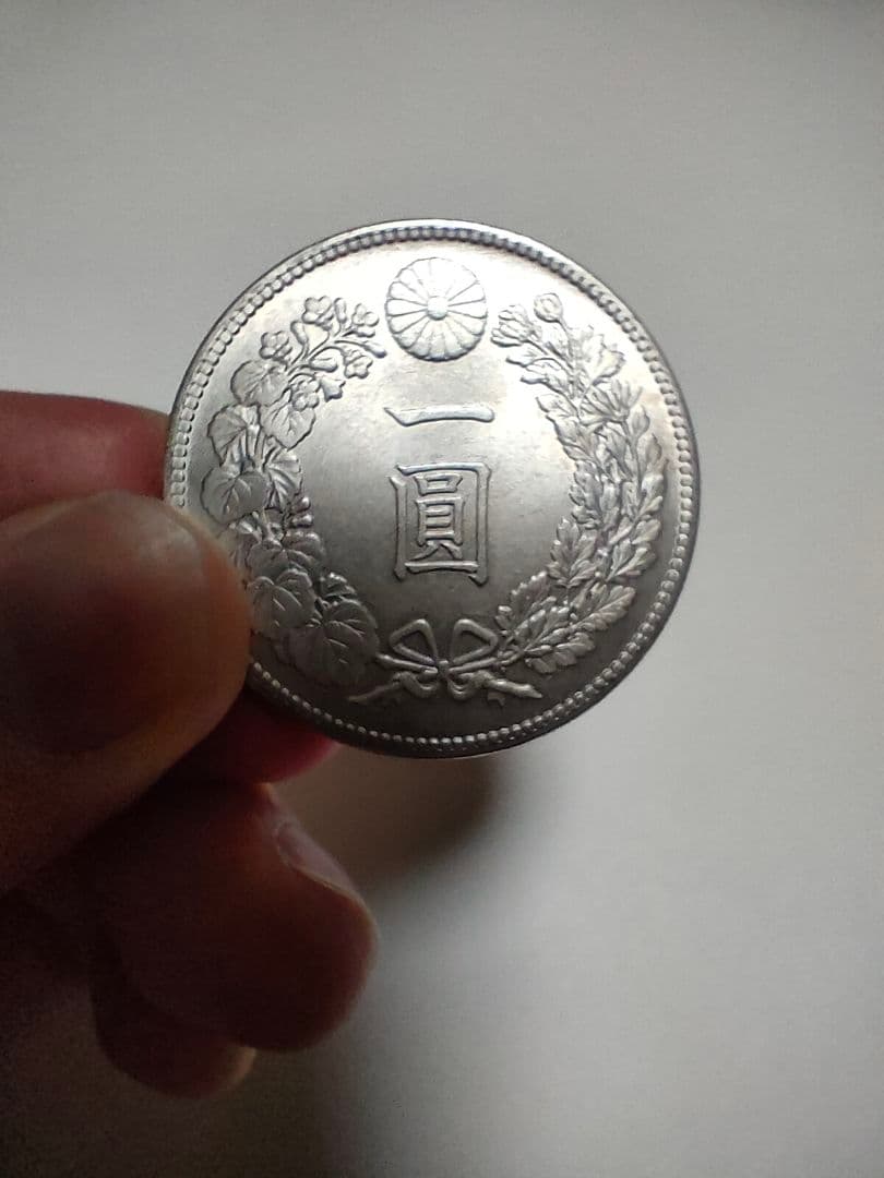 明治時代 一圓銀貨龍図　3枚　外国硬貨まとめおまけ付き