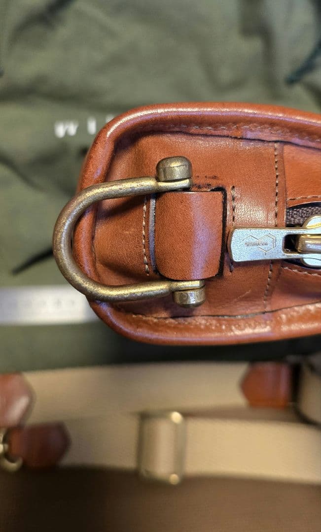 WILDSWANS COLLIER ボディバッグ