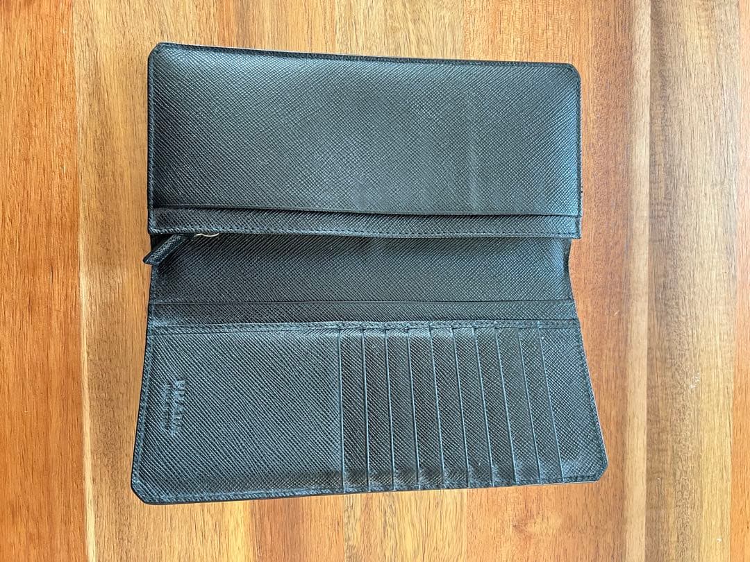 ク*ー様 PRADA ブラックレザー 長財布