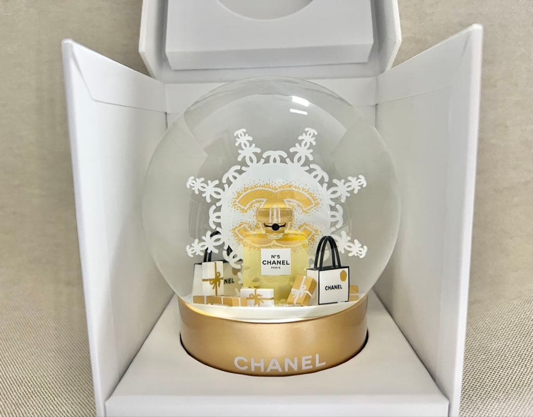 ★シャネル⭐︎スノードーム2024⭐︎新品⭐︎箱ありカバー無し