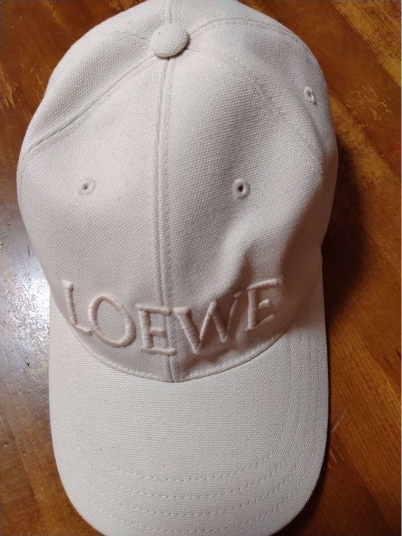 LOEWE アイボリー ロゴキャップ