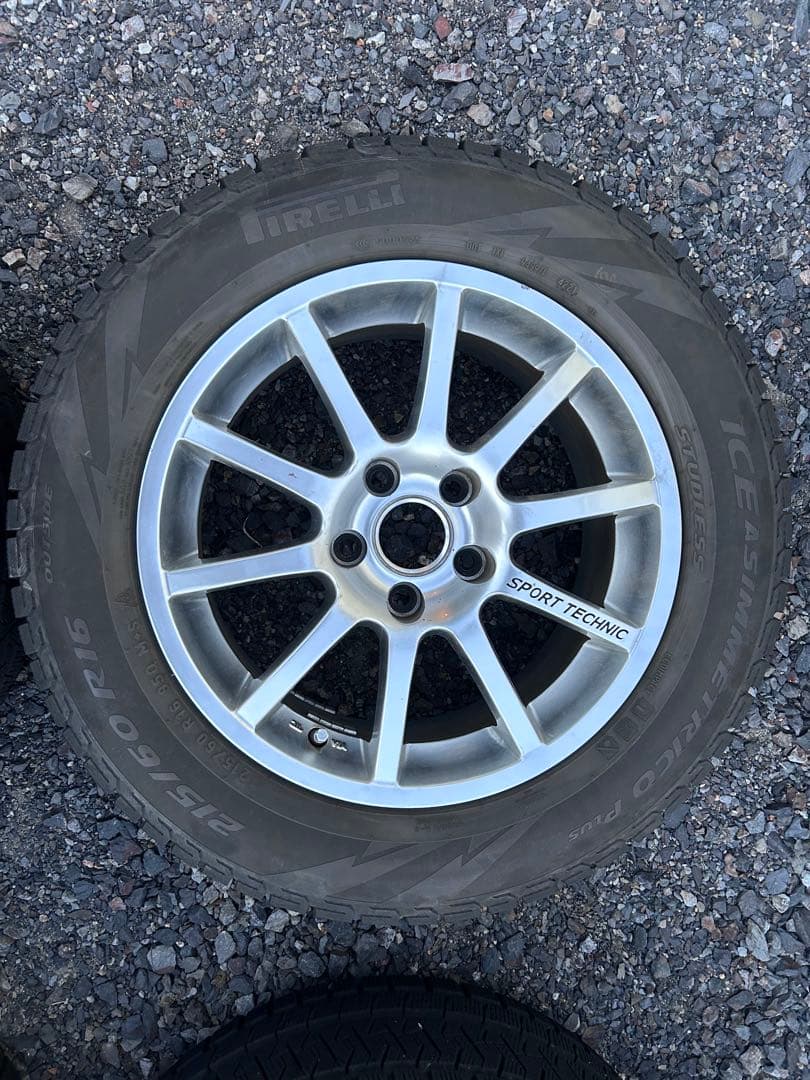 pirelli 215/60/17 ピレリ　スタッドレスタイヤ