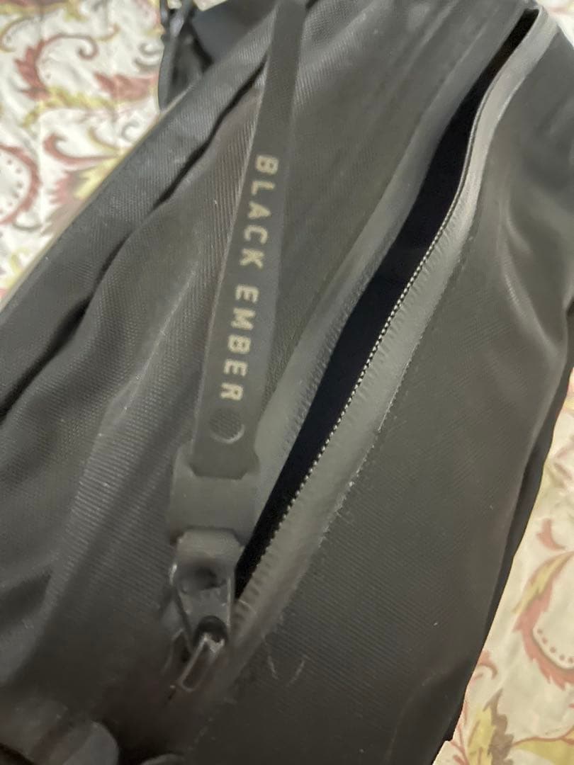 BLACK EMBER ボディバッグ ブラック