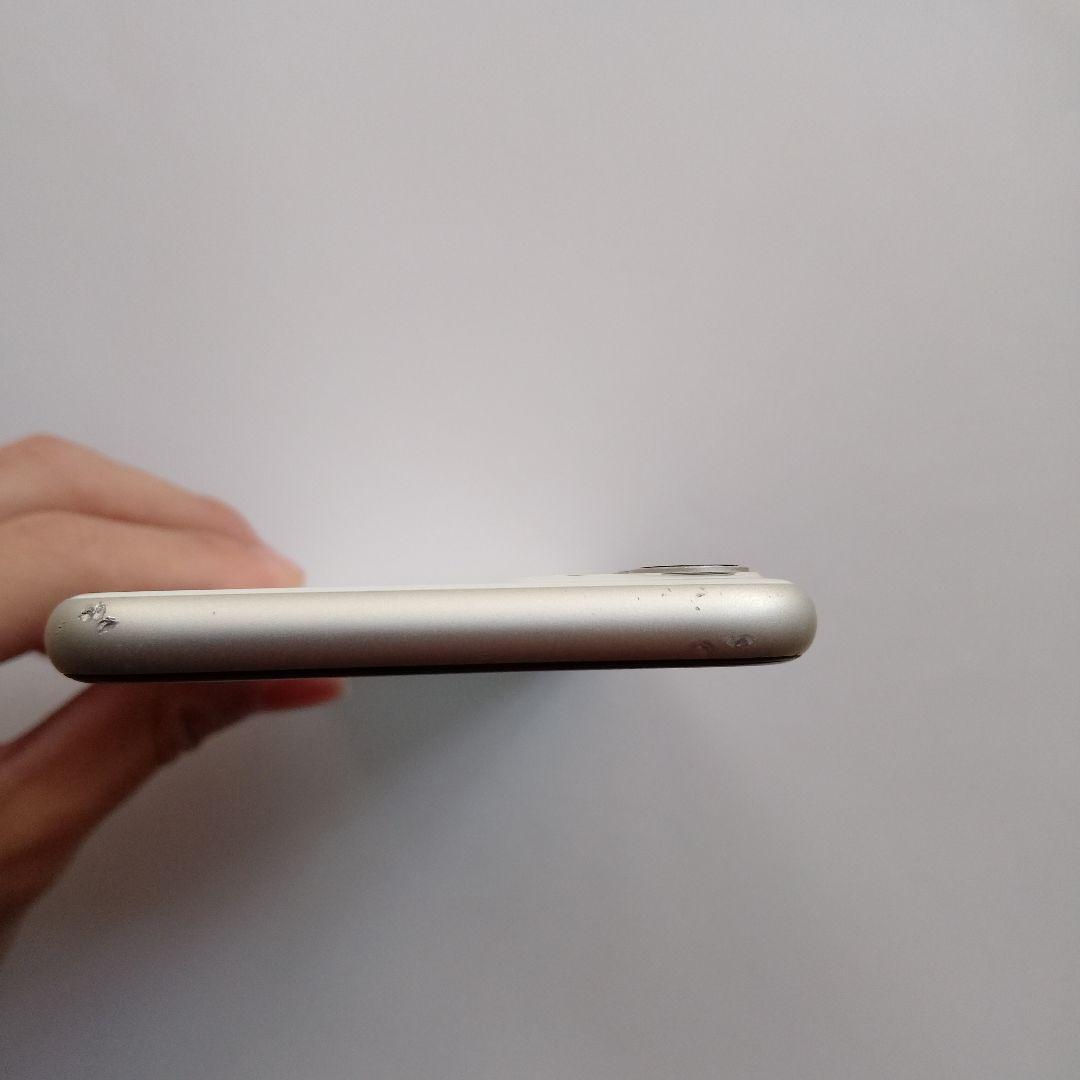 Apple iPhone 11 128GB ホワイト SIMフリー 80%