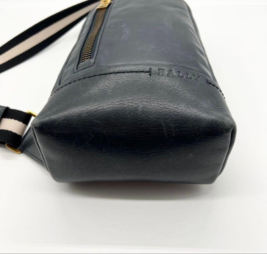 美品　バリー　ボディバッグ　レザー　ネイビー　トレインスポッティング