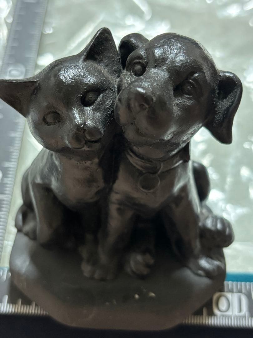 ロシア・カレリア共和国産　シュンガイト　猫犬　置物