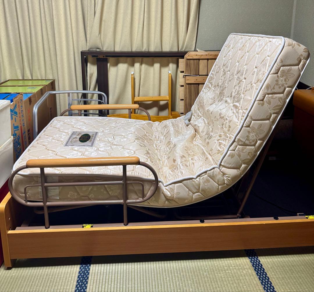 電動リクライニングベッド　コイズミ　高さ710幅2156奥行1030