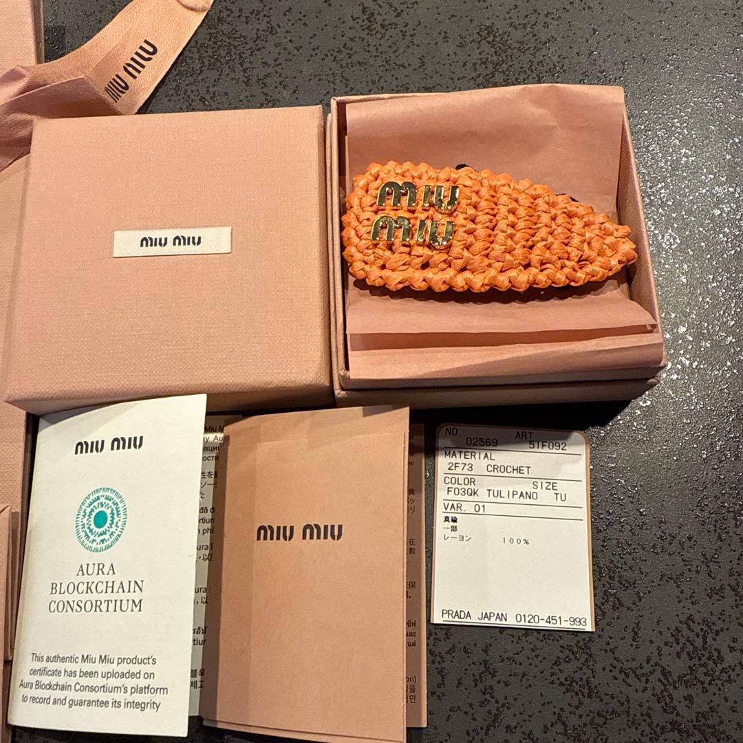 MIU MIU ミュウミュウ　ヘアクリップ