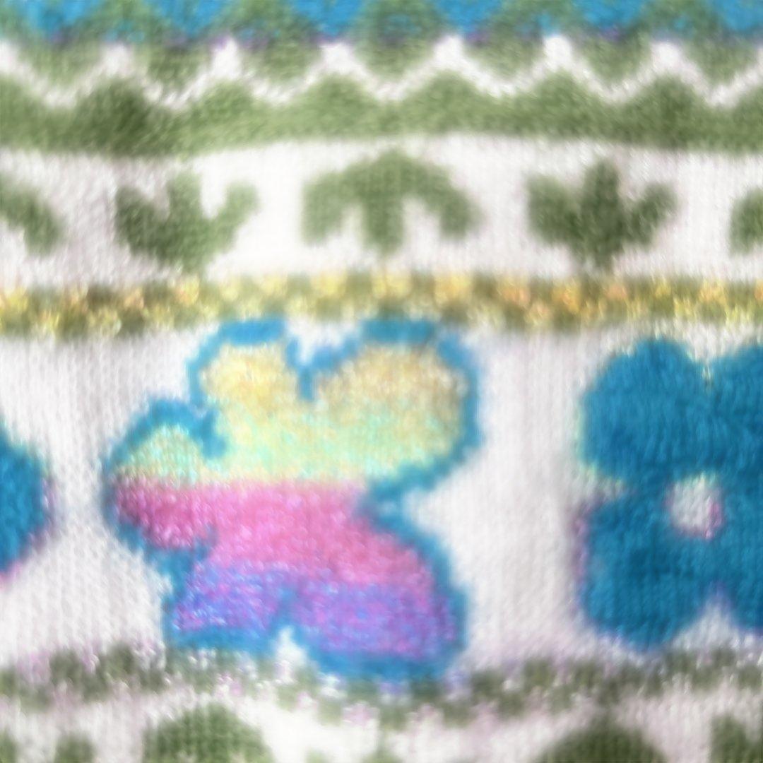 緑の刺繍入りニットセーター