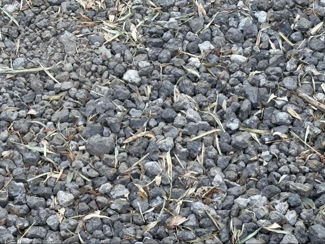 敷地・駐車場に最適｜砕石｜ぬかるみ防止・整地用砂利 10トンダンプ×５台分