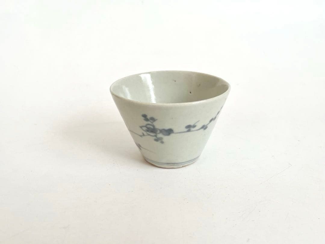 骨董　アンティーク　古伊万里　染付　梅文様　蕎麦猪口　高台付