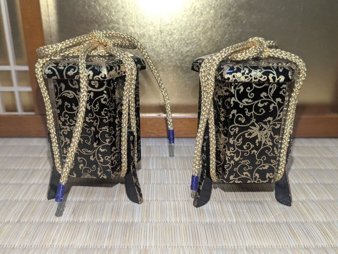 木製雛道具　金蒔絵貝桶一対と貝合わせ用合わせ貝