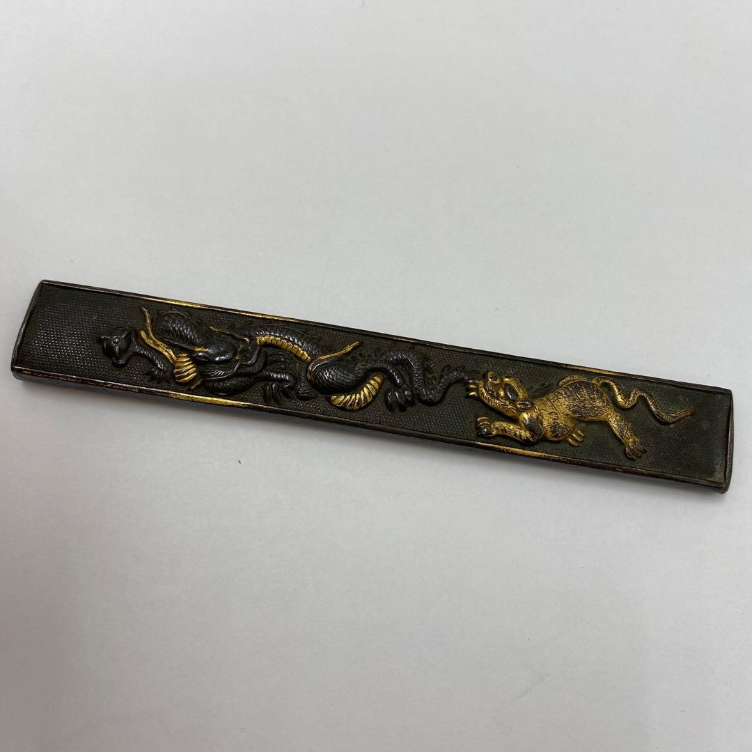 【骨董品】　刀装具　武具　小柄　龍・虎図小柄