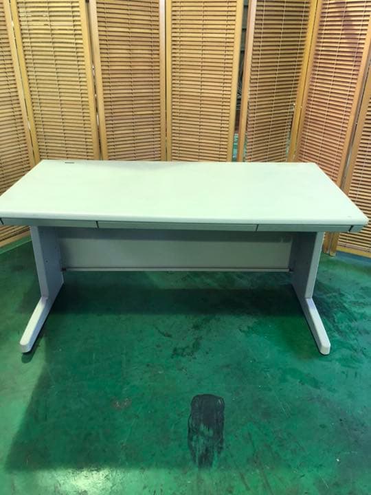 机　　　スチールデスク