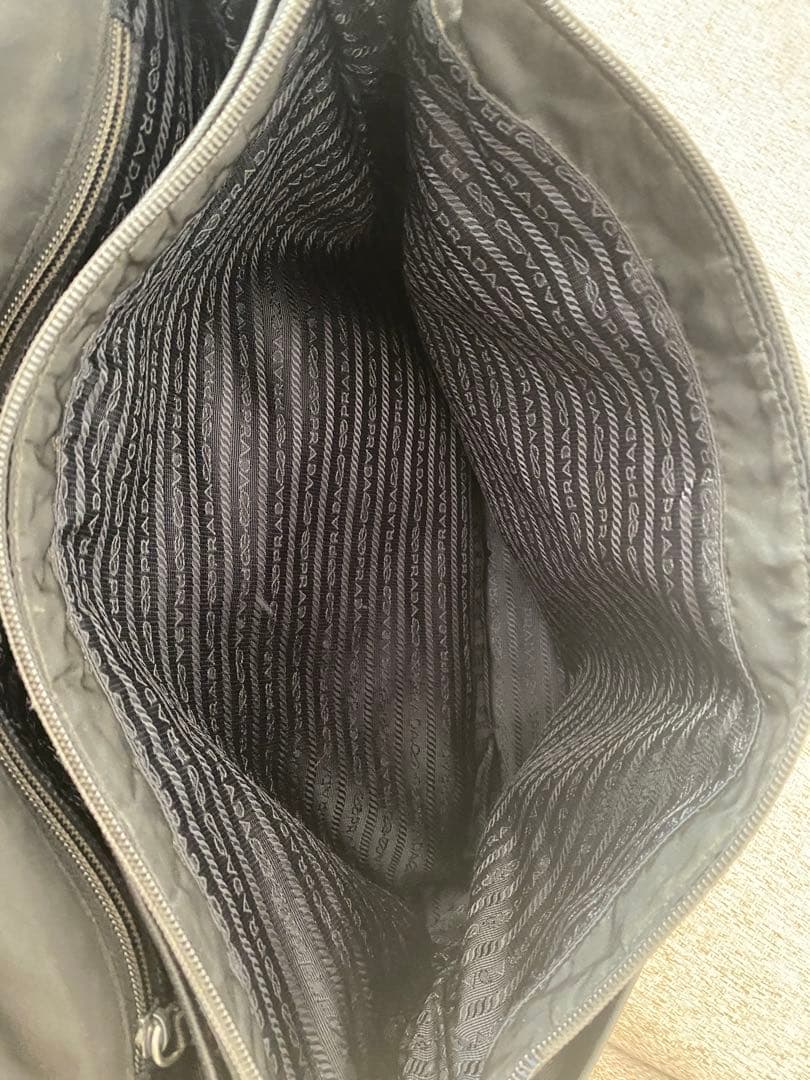 PRADA A4可 メッセンジャーバッグ ショルダーバッグ ナイロン 黒 肩掛け