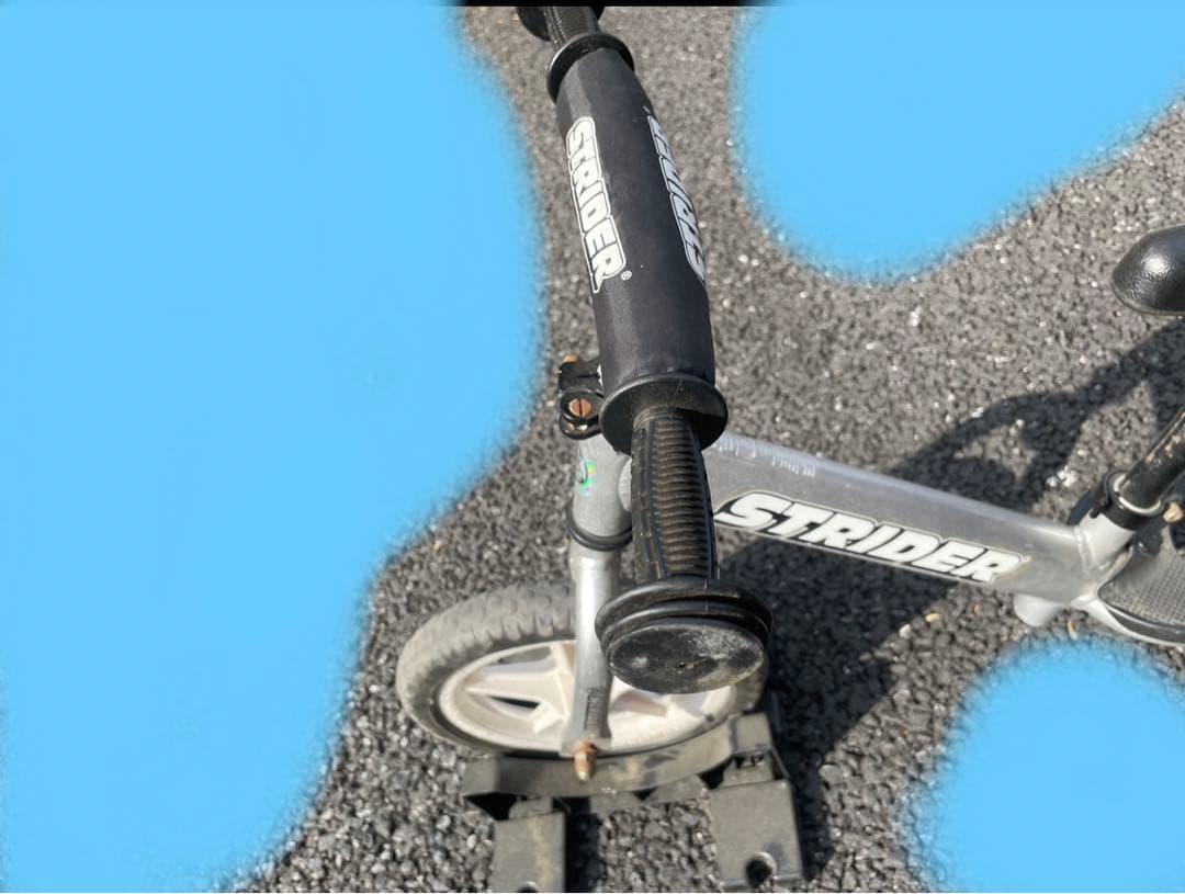 神奈川東京直接取引⭐︎ストライダー メタリックシルバー　アルミ