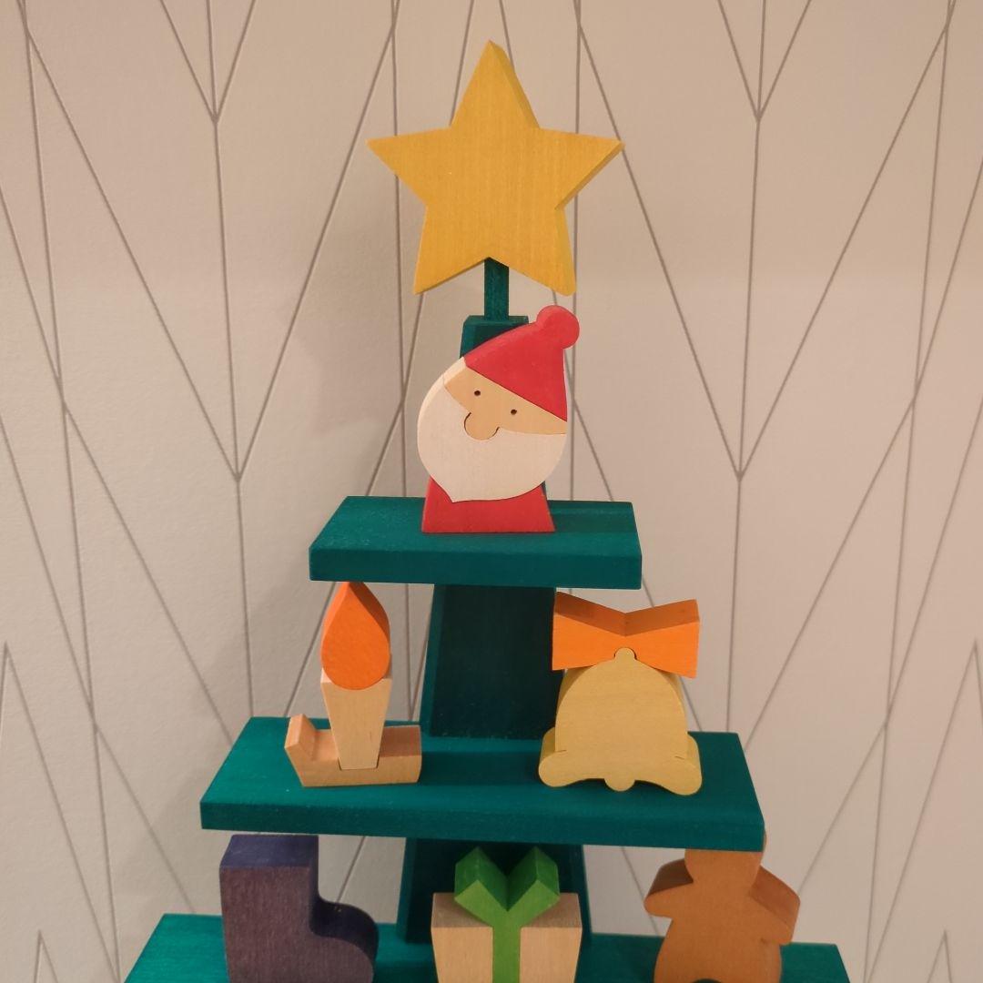 森林工芸館　ステージツリー　クリスマスツリー　木製のクリスマスツリー
