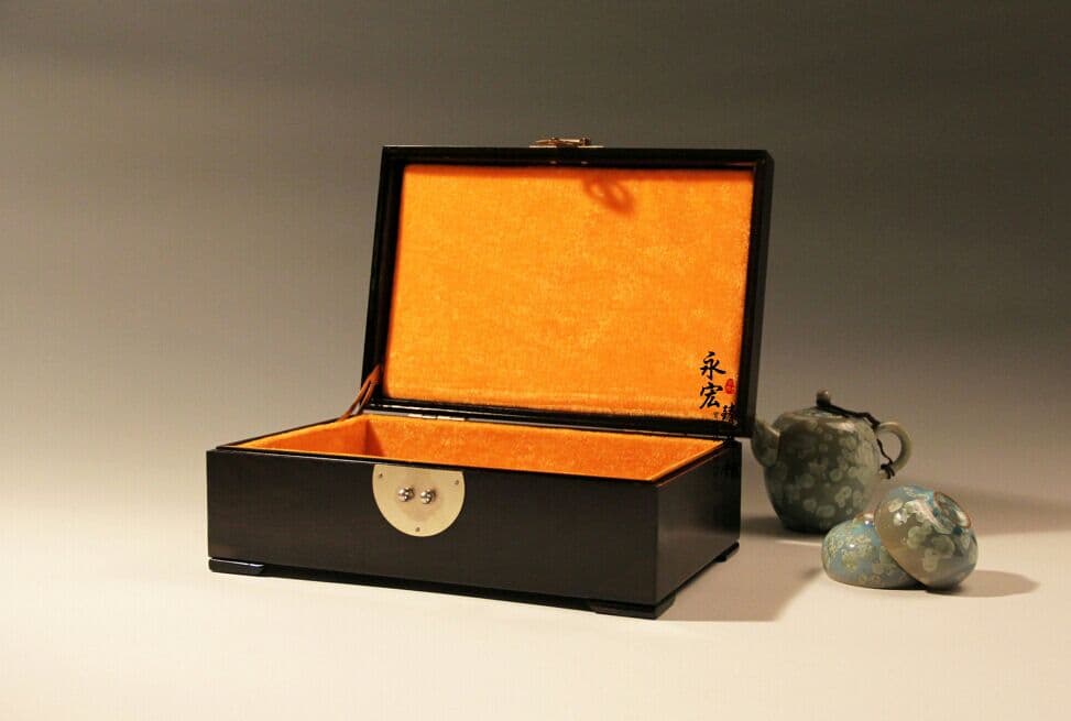 逸品の金樟の黒檀のアクセサリーの箱の赤い木の文は贈り物の宝石箱を収集します。