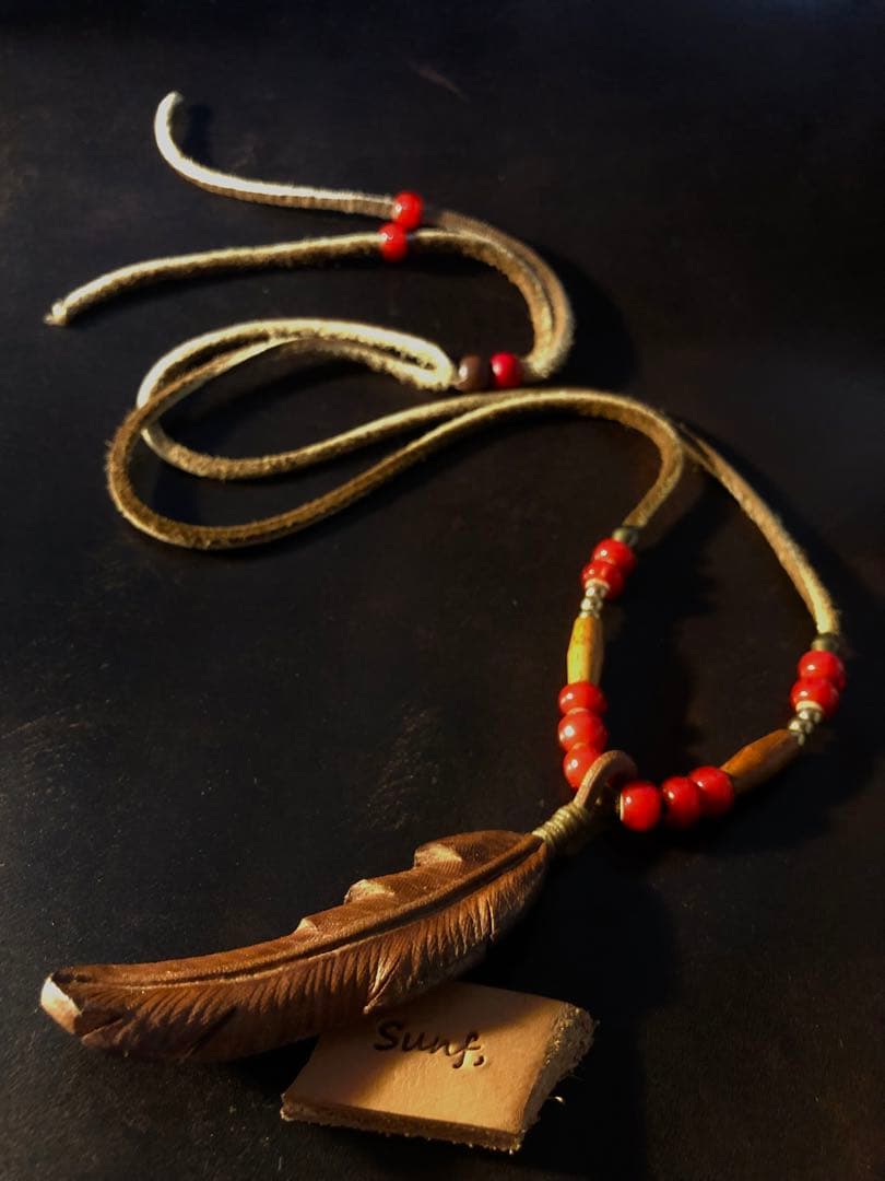 レザーカービング　フェザーネックレス レザークラフト　ハンドメイド　ヌメ革　④