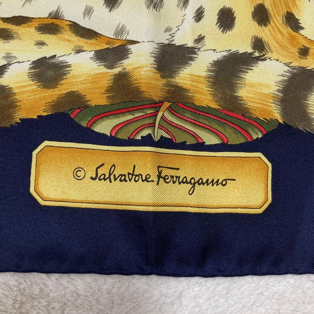希少Salvatore Ferragamo シルク100%イタリア製大判スカーフ
