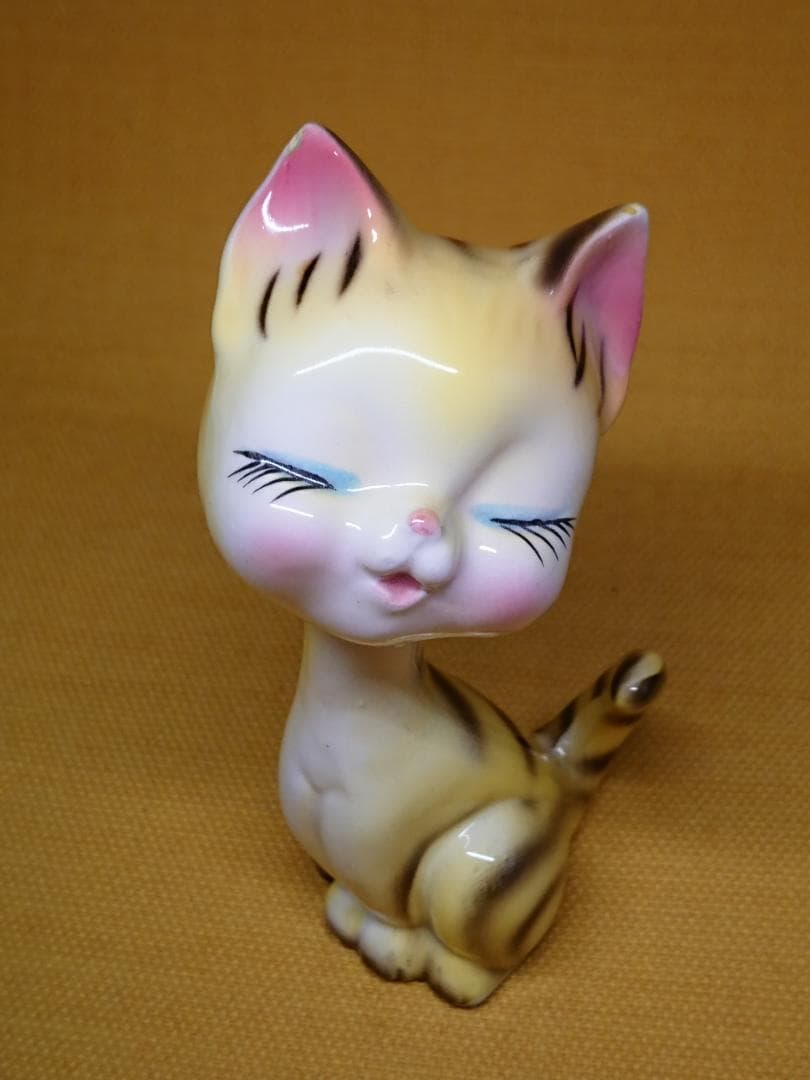 【美品】ねこ　とら　陶器　オブジェ　置物　インテリア　工芸品　美術品　A1235