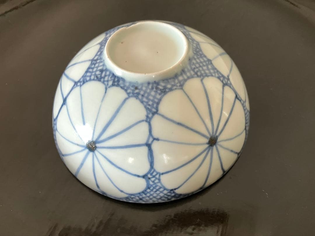 古伊万里　染付茶碗／氷裂菊花紋