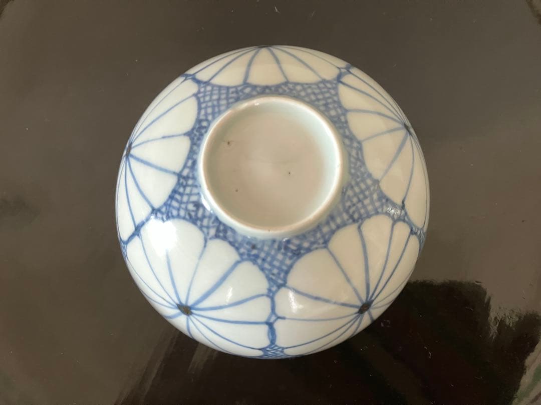 古伊万里　染付茶碗／氷裂菊花紋