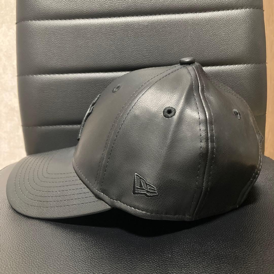 セール中　NEW ERA ニューエラ　キャップ　 黒x黒　レザー調　9FORTY