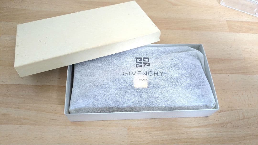 【未使用】美品 GIVENCHY ジバンシイ 長財布 オールレザー 4Gロゴ