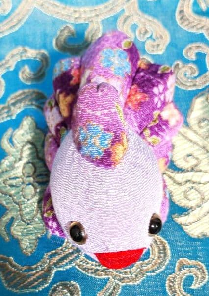 木目込み人形　金魚の親子