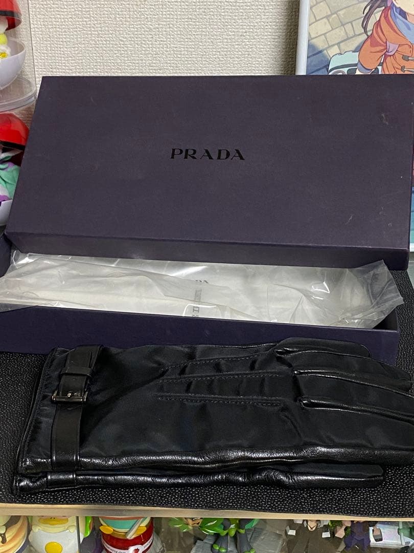 PRADA ブラック合成皮革手袋 ベルト付き