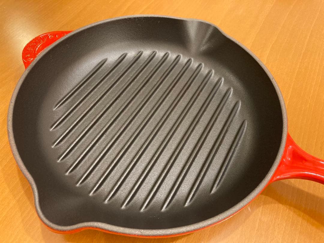 ル・クルーゼ　グリルパン　丸型　チェリーレッド　アメリカ購入　稀少デザイン　美品