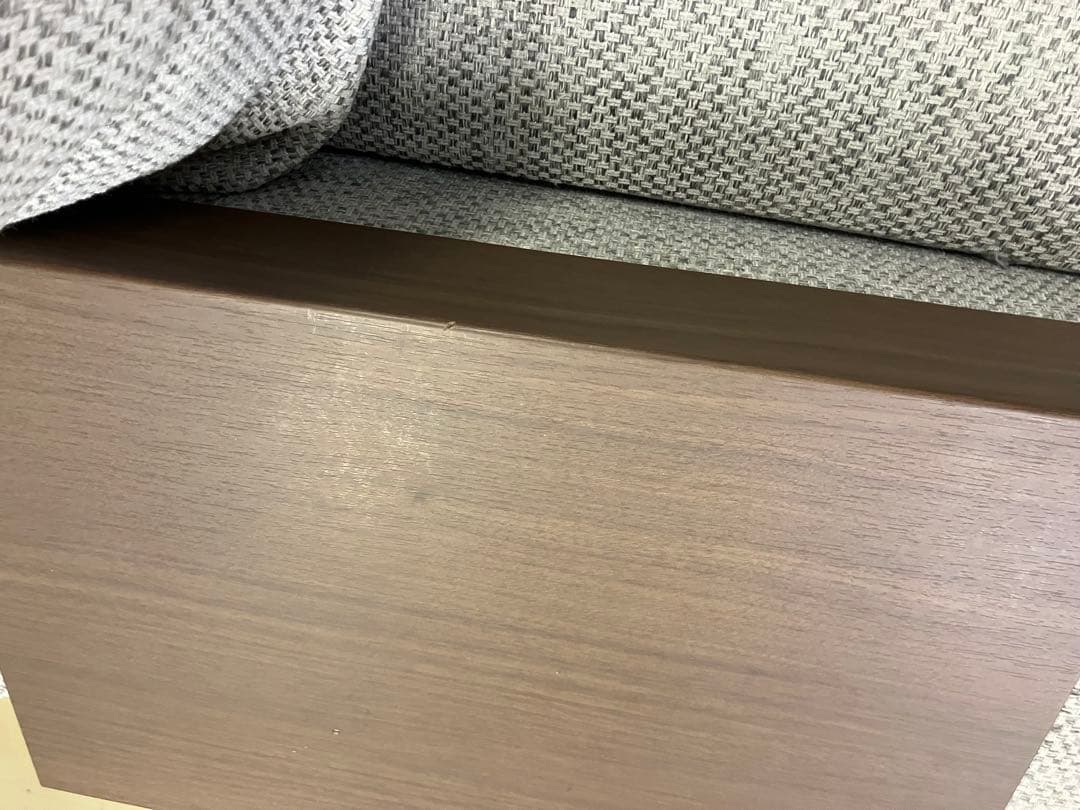 NOYESノイエスDecibel アームテーブル付2人掛けカウチソファ