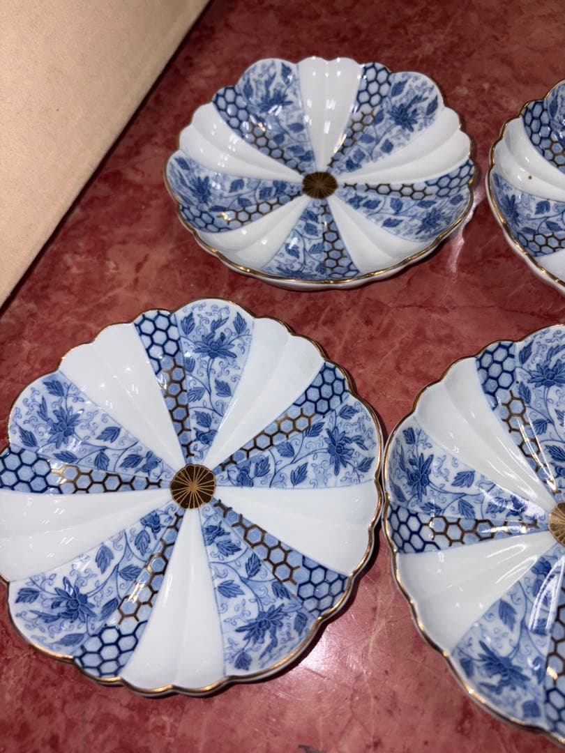 YP1023 有田焼 西山窯 古伊万里 金彩染付亀甲唐草文 菊割小皿　10枚
