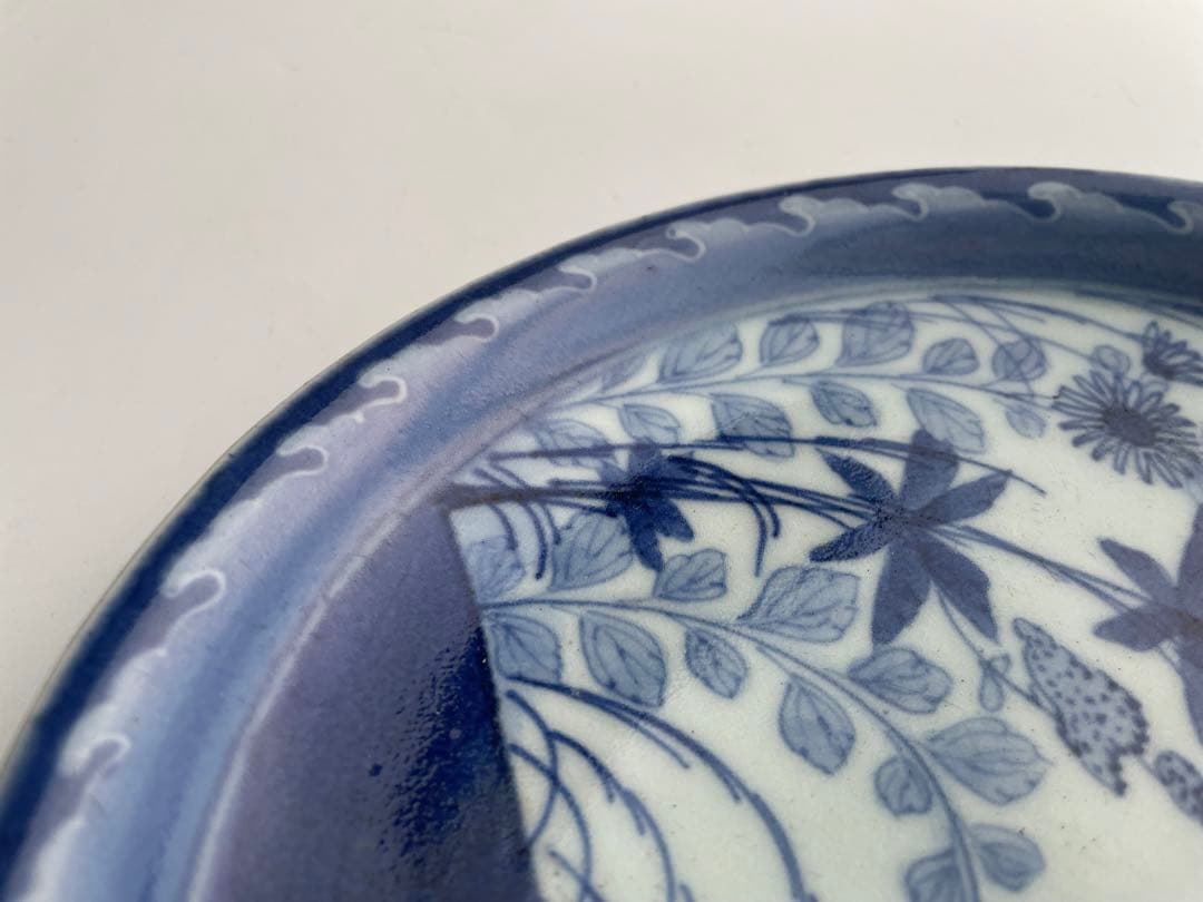 骨董　アンティーク　古伊万里　染付秋草波濤文様　七寸皿　丸皿　秋草図