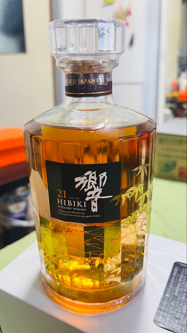 響 21年　ウイスキー 意匠　花鳥風月